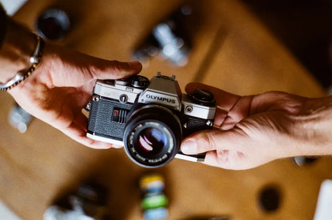 Appareil photo argentique Olympus OM-10 restauré garanti – Remise en main propre directement en boutique Lyon